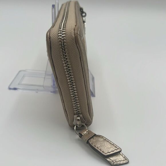 COACH TAN AND METALLIC HEART CHARM MONOGRAM ZIPPY WALLET - Picture 3 of 11